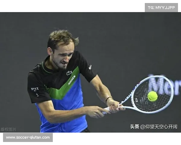 德约科维奇与梅德韦杰夫双双爆冷出局 上海大师赛决赛上演表兄弟内战 德约科维奇与梅德韦杰夫双双爆冷出局 上海大师赛决赛上演表兄弟内战